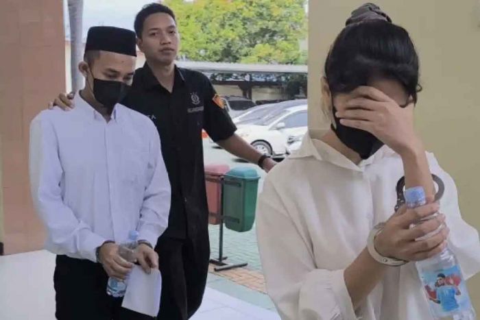 Kasus Pornografi Gresik, Eks Karyawan BUMN dan Pasangannya Dituntut 1 Tahun 5 Bulan Kasus Pornografi Gresik, Eks Karyawan BUMN dan Pasangannya Dituntut 1 Tahun 5 Bulan