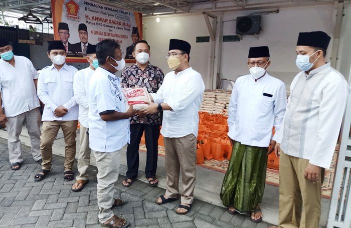 Partai Gerindra Jatim Berikan Santunan dan Sembako bagi Anak Yatim Korban Covid-19 di Pasuruan