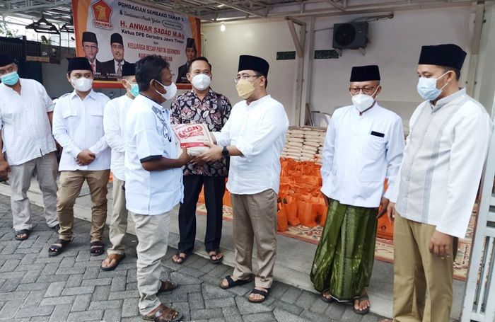 Partai Gerindra Jatim Berikan Santunan dan Sembako bagi Anak Yatim Korban Covid-19 di Pasuruan Partai Gerindra Jatim Berikan Santunan dan Sembako bagi Anak Yatim Korban Covid-19 di Pasuruan