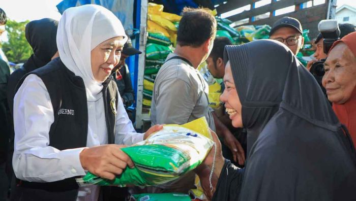 Pasar Murah Pemprov Jatim Hadirkan Sembako Terjangkau untuk Masyarakat Pasar Murah Pemprov Jatim Hadirkan Sembako Terjangkau untuk Masyarakat