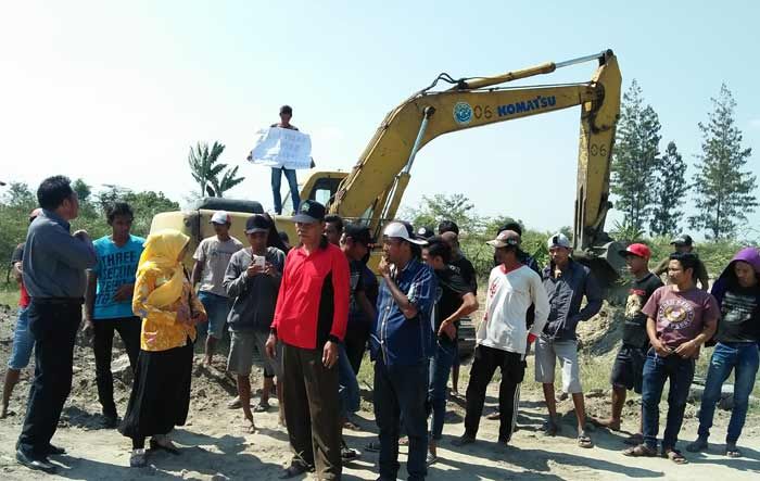 Tak Berizin, Warga Desa Bugasur Kedaleman Jombang Hentikan Penambangan Galian C