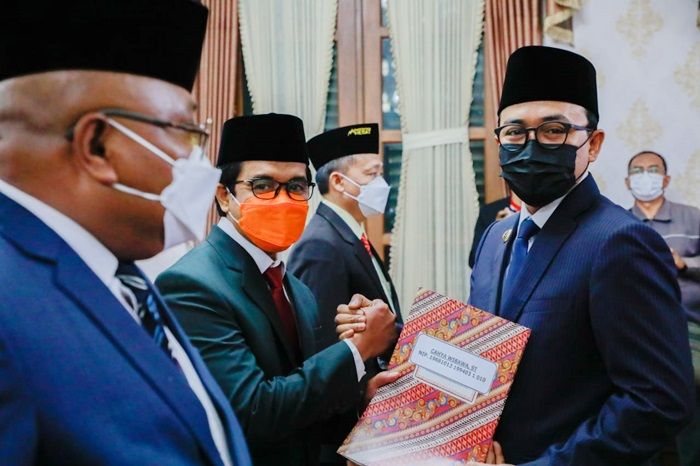 Lantik 3 Pejabat Tinggi, Baddrut Tamam Ingatkan Komitmen Bersama dalam Membangun Pamekasan