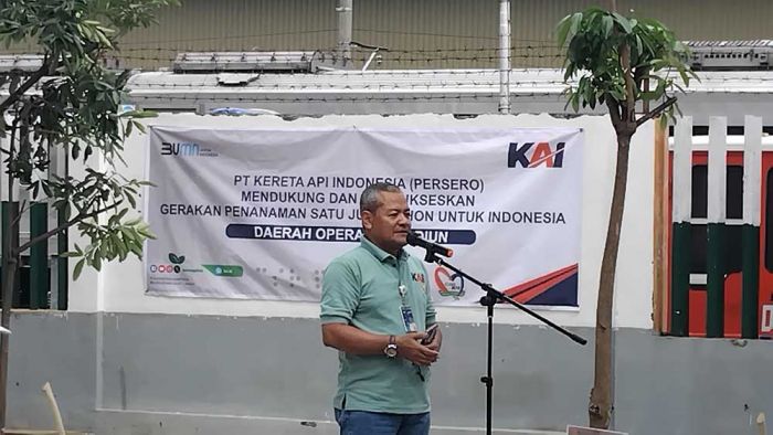 Peduli Terhadap Lingkungan, PT KAI Daop 7 Tanam 653 Pohon di 34 Lokasi Peduli Terhadap Lingkungan, PT KAI Daop 7 Tanam 653 Pohon di 34 Lokasi