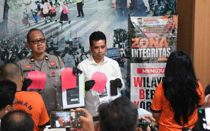Berkedok Bagi Hasil Dana Talangan BPKB, Warga Madiun Tertipu Puluhan Juta Berkedok Bagi Hasil Dana Talangan BPKB, Warga Madiun Tertipu Puluhan Juta
