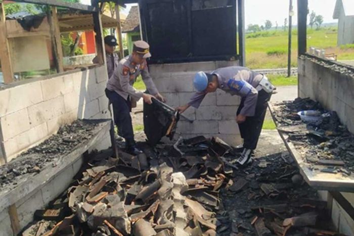 Diduga Tabung Elpiji Bocor, Warung di Magetan Ludes Terbakar Diduga Tabung Elpiji Bocor, Warung di Magetan Ludes Terbakar