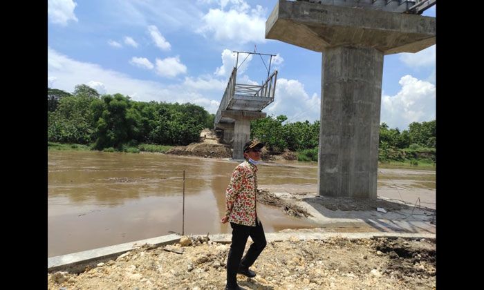 ​Baru Capai 64 Persen, Wabup Budi Minta Pengerjaan Jembatan Bojonegoro Dikebut