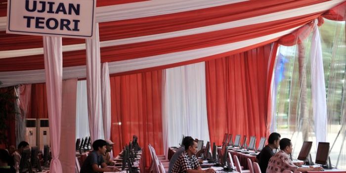 Polri Terbitkan Buku Kisi-kisi Berisi 1.200 Soal Agar Warga Lulus Ujian SIM Polri Terbitkan Buku Kisi-kisi Berisi 1.200 Soal Agar Warga Lulus Ujian SIM