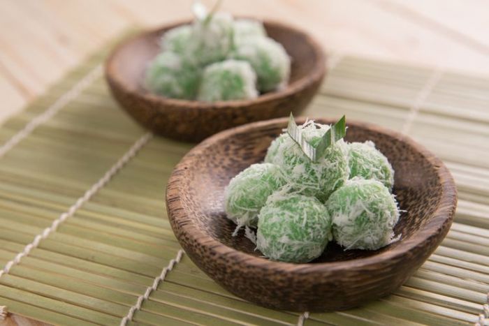 Resep Klepon, Kue Manis dengan Daun Suji Resep Klepon, Kue Manis dengan Daun Suji