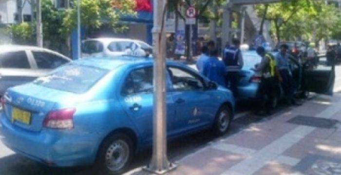 Parkir Sembarangan, Taksi Bakal Ditilang Parkir Sembarangan, Taksi Bakal Ditilang