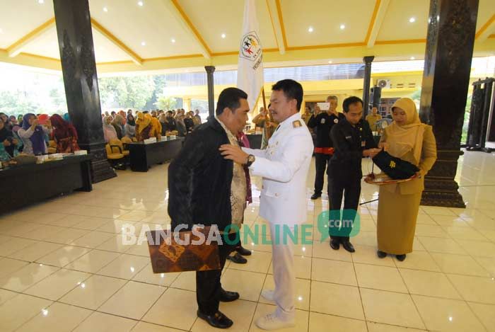 Bupati Nyono Ajak KPM Jombang Mengabdi untuk Desa Bupati Nyono Ajak KPM Jombang Mengabdi untuk Desa