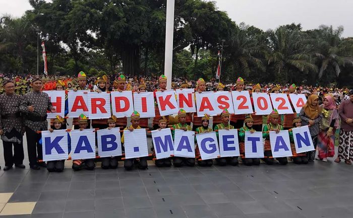 Pemkab Magetan Gelar Peringatan Hardiknas, Pj Bupati Terkesan Gebyar Tari Massal yang Rancak Pemkab Magetan Gelar Peringatan Hardiknas, Pj Bupati Terkesan Gebyar Tari Massal yang Rancak
