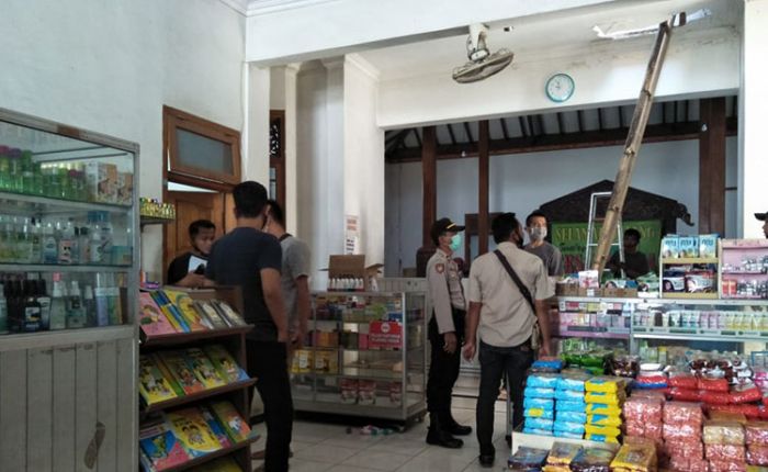 Jebol Plafon Swalayan, Maling di Ponorogo Gasak Sejumlah Uang dan Rokok Jebol Plafon Swalayan, Maling di Ponorogo Gasak Sejumlah Uang dan Rokok