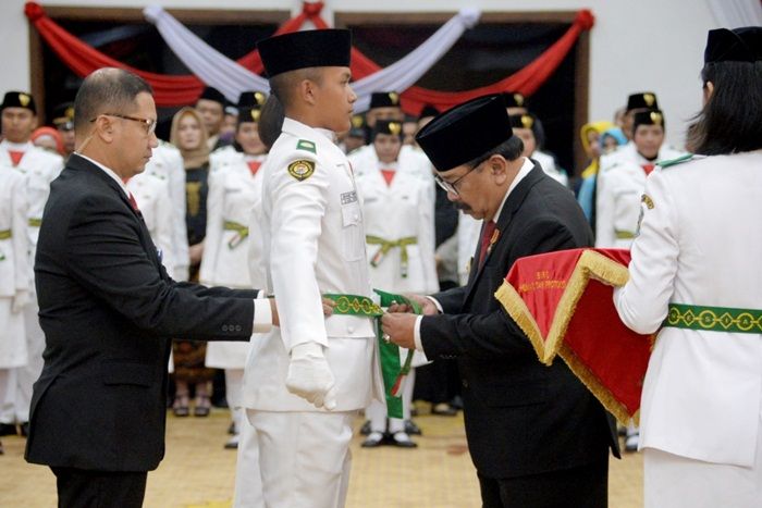 Kukuhkan Paskibraka, Pakde Karwo Tekankan Iptek dan Imtak