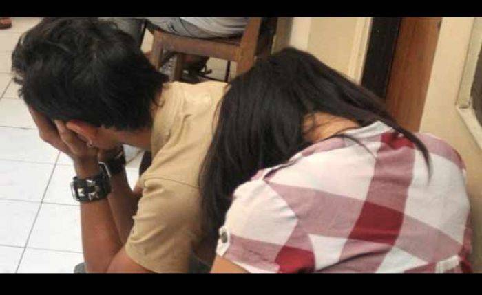 Dua Siswa SMA di Soco Ngawi Mesum di Warnet, Jadi Tontonan Gratis Pengunjung Dua Siswa SMA di Soco Ngawi Mesum di Warnet, Jadi Tontonan Gratis Pengunjung