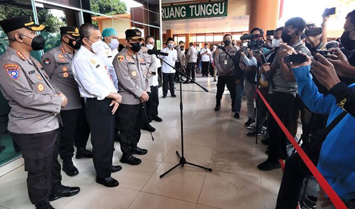 Baru Dilantik Jadi Kapolda Jatim, Irjen Toni Harmanto Langsung Kunjungi Korban Tragedi Kanjuruhan Baru Dilantik Jadi Kapolda Jatim, Irjen Toni Harmanto Langsung Kunjungi Korban Tragedi Kanjuruhan