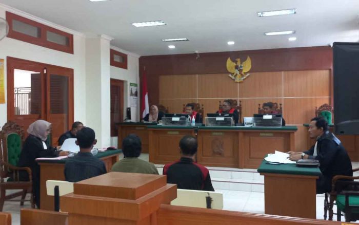 Sidang Dugaan Penimbunan Solar di Pasuruan Hadirkan 3 Saksi Sidang Dugaan Penimbunan Solar di Pasuruan Hadirkan 3 Saksi