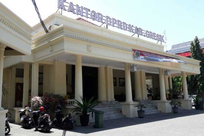 DPRD Gresik Mulai Rajin Kunker, Anggota Dewan: Kebutuhan Lebaran Besar, <i>Friend</i> DPRD Gresik Mulai Rajin Kunker, Anggota Dewan: Kebutuhan Lebaran Besar, <i>Friend</i>