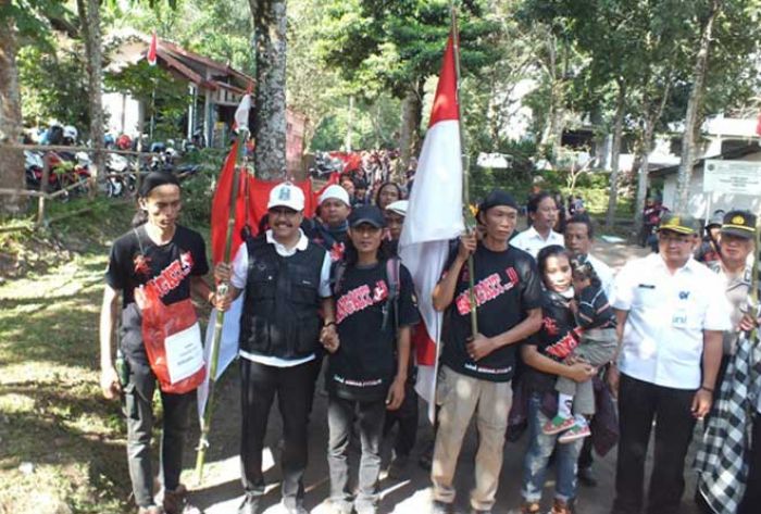 800 Pendaki Bentangkan Merah Putih 178 Meter di Gunung Arjuno-Welirang