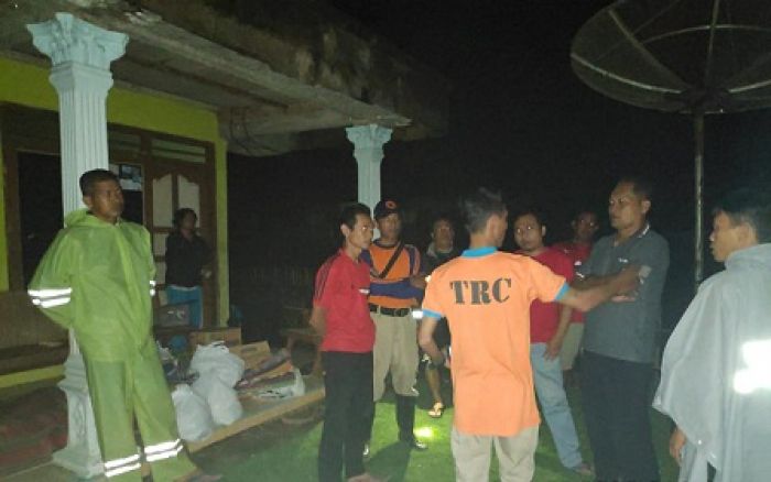 Bupati Indartato Salurkan Bantuan untuk Warganya yang Mengungsi Bupati Indartato Salurkan Bantuan untuk Warganya yang Mengungsi