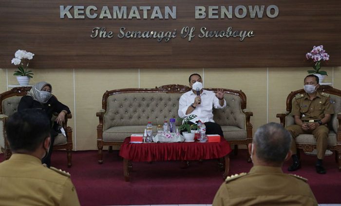 Pemkot Surabaya Siap Tempatkan Staf Dispendukcapil dan Dinsos di Kantor Kelurahan Pemkot Surabaya Siap Tempatkan Staf Dispendukcapil dan Dinsos di Kantor Kelurahan