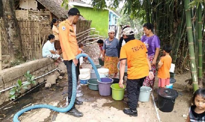 Wilayah Jember Kekeringan, Truk Tangki Air Bersih BPBD Mulai Bergerak Wilayah Jember Kekeringan, Truk Tangki Air Bersih BPBD Mulai Bergerak
