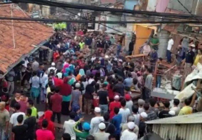 Bentrok Warnai Penggusuran Pasar Ikan Luar Batang 