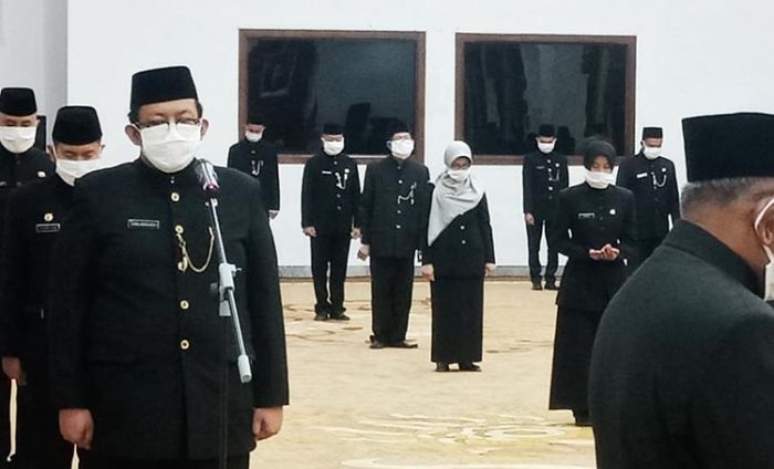 Lantik Eselon III dan IV, Gubernur Ingatkan Sinergitas dan Loyalitas Lantik Eselon III dan IV, Gubernur Ingatkan Sinergitas dan Loyalitas