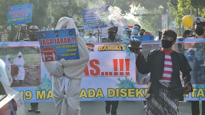 Tekan Kasus Covid, Polres Blitar Kota Sosialisasi Prokes Libatkan Hantu Pocong