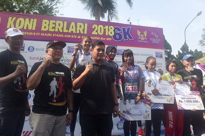 Ribuan Pelari Ikuti KONI Berlari Ribuan Pelari Ikuti KONI Berlari