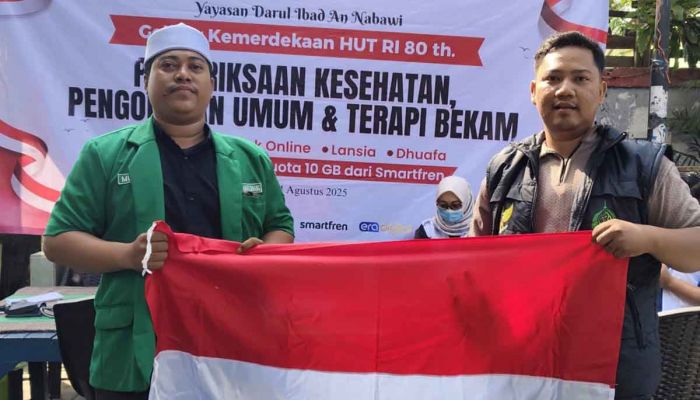 Yayasan Darul Ibad Bagikan 100 Bendera Merah Putih Jelang HUT ke-80 RI