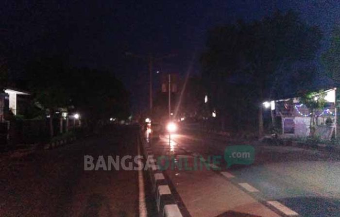 Tiang Penyangga Lampu PJU Hilang, Jalan Tembus di Gedongombo Gelap Tanpa Penerangan