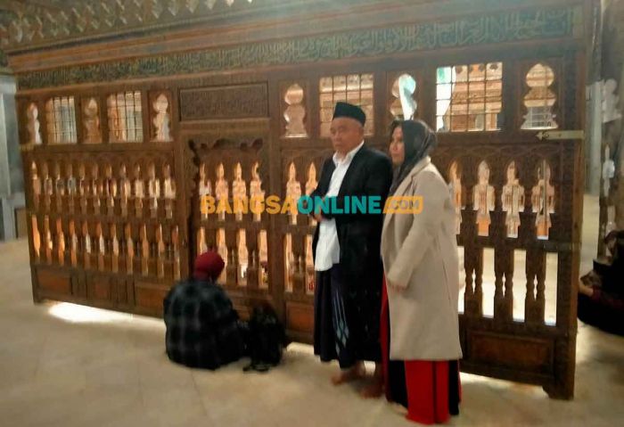 Negeri Sejuta Wali, Kiai Asep Ziarah ke Makam Imam Syafi Negeri Sejuta Wali, Kiai Asep Ziarah ke Makam Imam Syafi