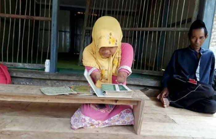 Mengharukan, Siswi Cacat di Pamekasan ini Ingin Jadi Hafidzah Mengharukan, Siswi Cacat di Pamekasan ini Ingin Jadi Hafidzah