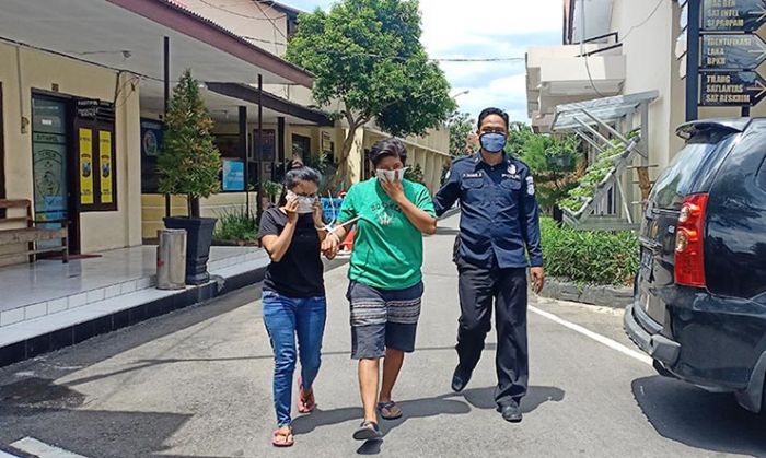 Diduga Pasangan Lesbi, Dua Wanita ini Kompak jadi Pengguna dan Pengedar Sabu Diduga Pasangan Lesbi, Dua Wanita ini Kompak jadi Pengguna dan Pengedar Sabu