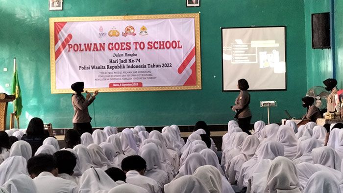 Sambut HUT ke-74, Polres Batu Gelar Polwan Goes To School Sambut HUT ke-74, Polres Batu Gelar Polwan Goes To School