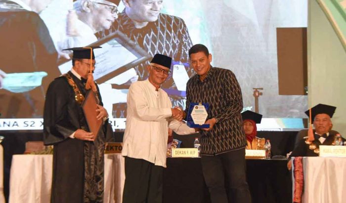 Di Wisuda Uniska, Wali Kota Kediri Raih Penghargaan Tokoh Pemerintah Peduli Pengembangan UMKM