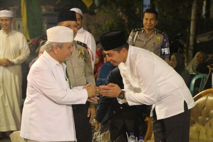 Hadiri Peringatan Nuzulul Qur’an, Kapolres Gresik Santuni Yatim dan Dhuafa