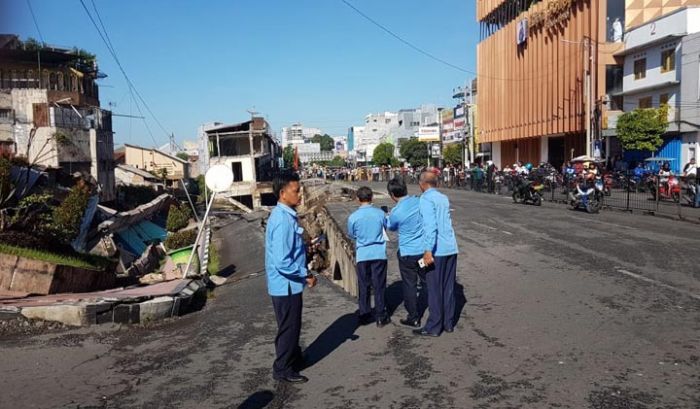 Akibat Ambruknya Ruko Jompo, Distribusi Air Bersih kepada 3.000 Pelanggan PDAM Terganggu Akibat Ambruknya Ruko Jompo, Distribusi Air Bersih kepada 3.000 Pelanggan PDAM Terganggu