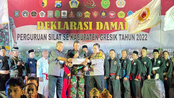 Bacakan Ikrar Damai, 18 Perguruan Silat Kukuhkan Dandim 0817/Gresik Sebagai Ketua IPSI Bacakan Ikrar Damai, 18 Perguruan Silat Kukuhkan Dandim 0817/Gresik Sebagai Ketua IPSI