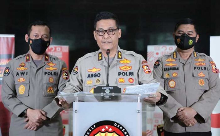 Kapolda Metro Jaya dan Kapolda Jabar Dicopot Karena Lalai Jalankan Protokol Kesehatan Kapolda Metro Jaya dan Kapolda Jabar Dicopot Karena Lalai Jalankan Protokol Kesehatan