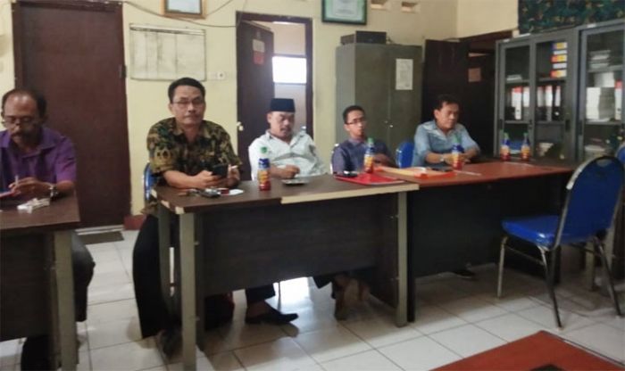 Enam Pengusaha Karaoke di Pamekasan Mendapat Peringatan, Diminta Segera Tutup Tempat Karaoke Enam Pengusaha Karaoke di Pamekasan Mendapat Peringatan, Diminta Segera Tutup Tempat Karaoke