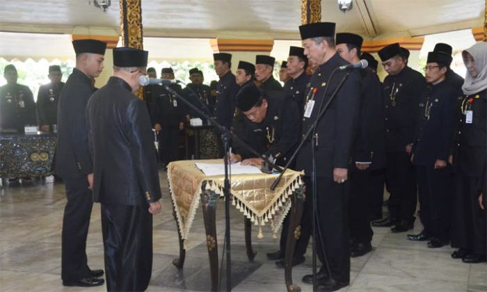 Bupati Sumenep Lantik 37 Pejabat Tinggi Pratama, Administrator, dan Pengawas Bupati Sumenep Lantik 37 Pejabat Tinggi Pratama, Administrator, dan Pengawas
