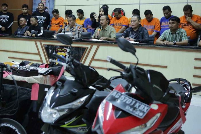 Polda Jatim Tangkap Komplotan Pembobol Rumah Lintas Provinsi Polda Jatim Tangkap Komplotan Pembobol Rumah Lintas Provinsi