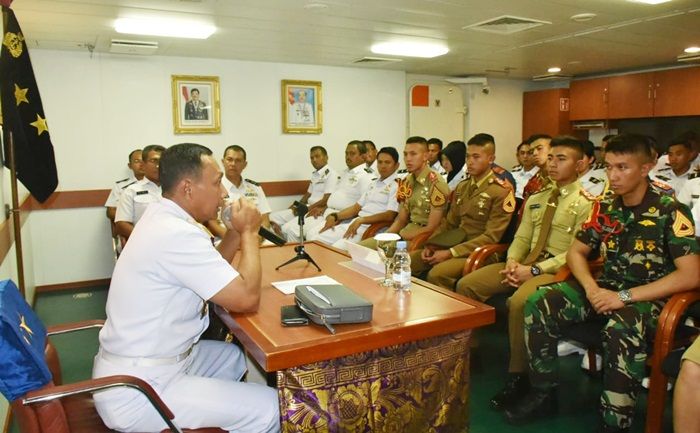 Pangkoarmada II Beri Motivasi Taruna dan Taruni AAL Satgas Port Visit 2019 Pangkoarmada II Beri Motivasi Taruna dan Taruni AAL Satgas Port Visit 2019