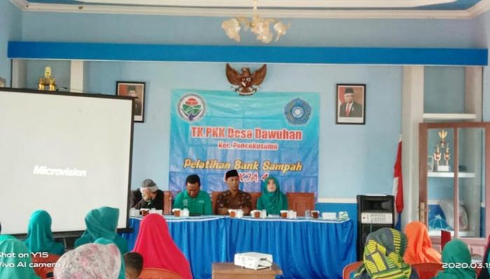 DLH Malang Sosialisasikan Pengelolaan Bank Sampah di Desa Dawuhan DLH Malang Sosialisasikan Pengelolaan Bank Sampah di Desa Dawuhan