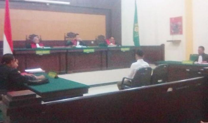 Simpan Narkotika, Warga Desa Canggu Dituntut 6 Tahun dan Denda Rp 800 Juta Simpan Narkotika, Warga Desa Canggu Dituntut 6 Tahun dan Denda Rp 800 Juta