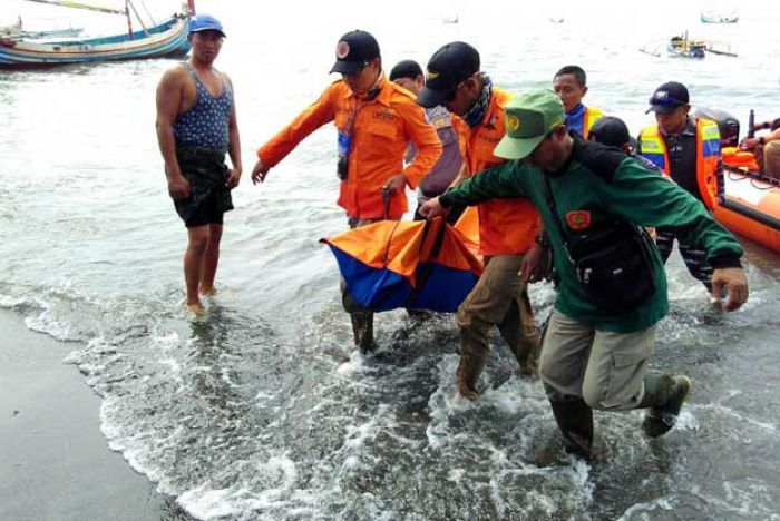 Penemuan Mayat Perempuan Hebohkan Warga Pesisir Banyuputih Situbondo Penemuan Mayat Perempuan Hebohkan Warga Pesisir Banyuputih Situbondo