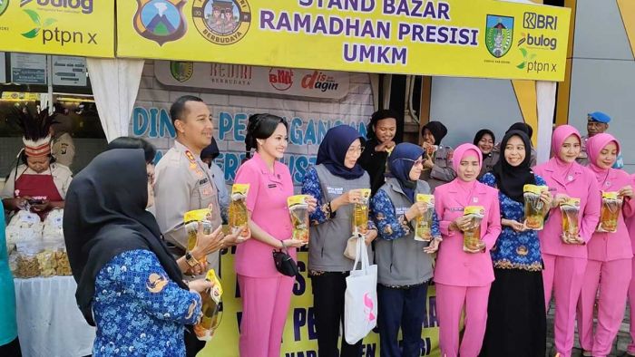 Ratusan Warga Serbu Bazar Ramadan Murah di Polres Kediri