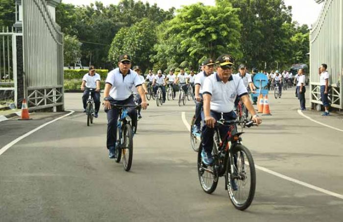 Sambil Bersepeda, Pangarmatim Tinjau Pembangunan Food Court Koarmatim Sambil Bersepeda, Pangarmatim Tinjau Pembangunan Food Court Koarmatim