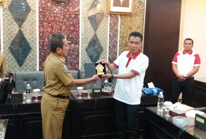 Sekretariat dan Pokja Wartawan DPRD Jambi Studi Banding ke DPRD Jatim Sekretariat dan Pokja Wartawan DPRD Jambi Studi Banding ke DPRD Jatim